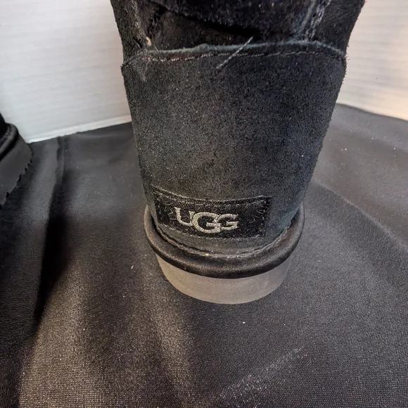 UGG Limited Edition Swarovski Rhinestone Bailey Boot Velvet Bow Tie - Picture 7 of 13